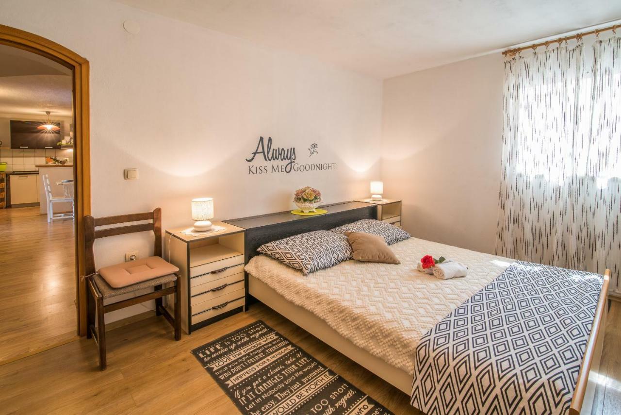Apartmani Marija Malinska Exterior foto
